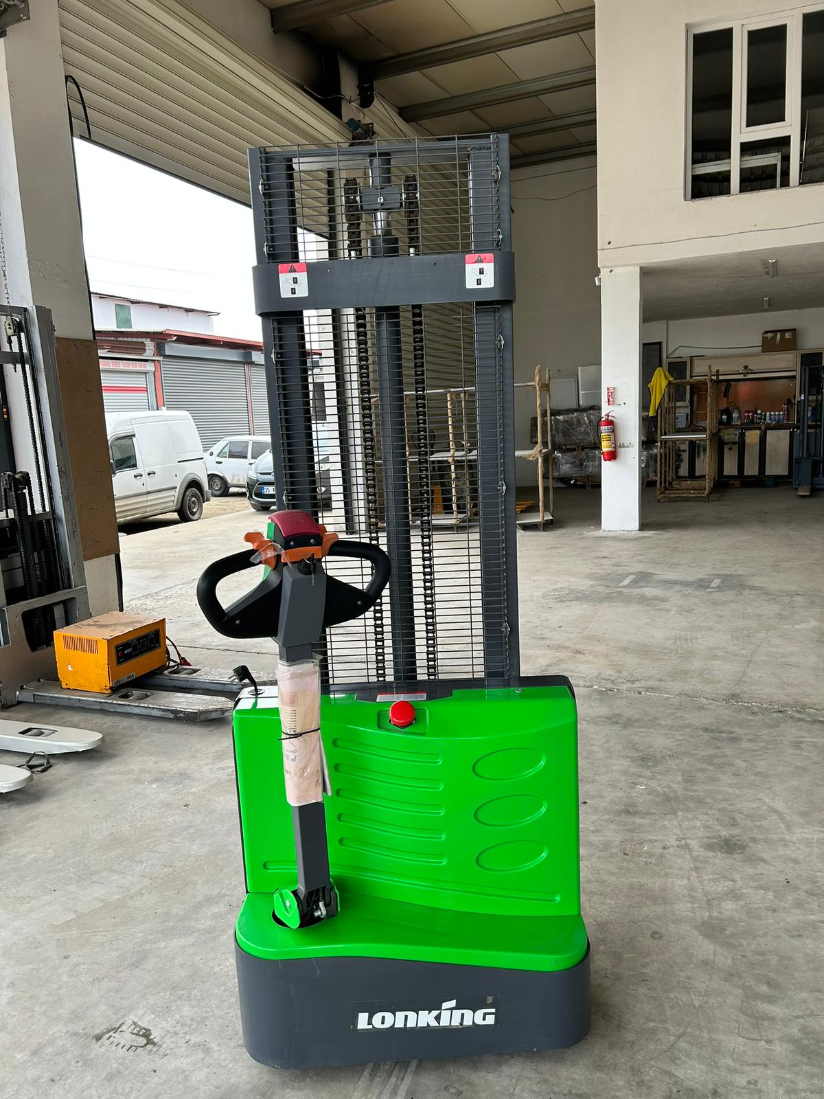 1.5 TON 3 METRE TAM OTOMATİK İSTİF MAKİNESİ
