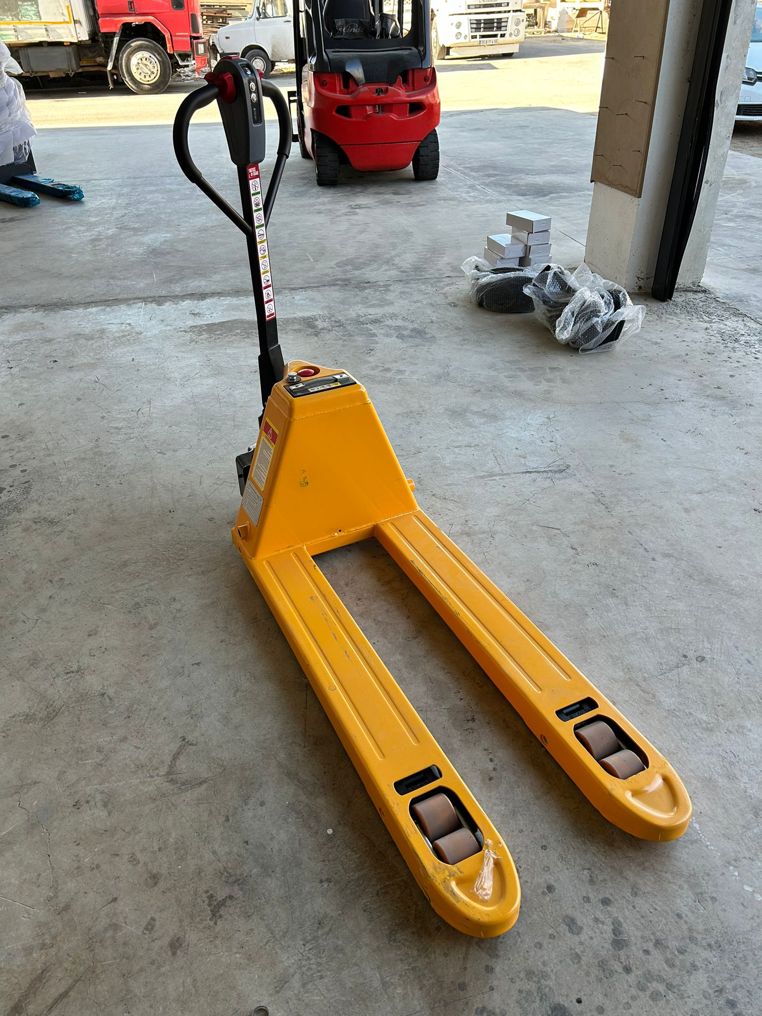 2 TON 48 VOLT LİTYUM AKÜLÜ TRANSPALET